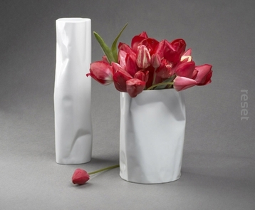 Wysoki porcelanowy wazon POGIĘTY biały